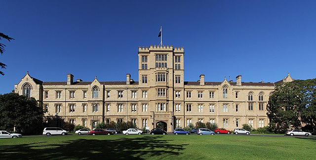 University of Melbourne, Queens College - Prestigious Australian University Campus